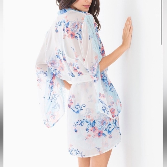NWOT In Bloom by Jonquil Porcelain Rose Wrap Kimono Robe - Picture 3 of 9